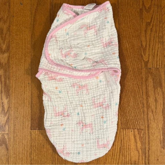 Sandy & Simon Baby Swaddle with Pink Unicorns Size 0-3M - Picture 1 of 5